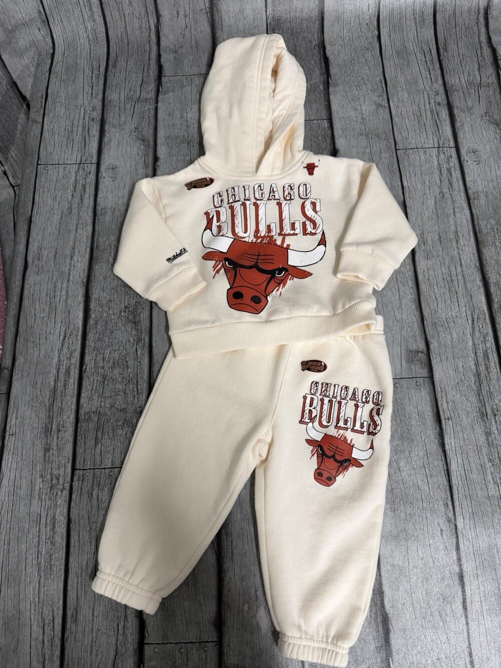 Mitchell & Ness Toddler Chicago Bulls 2 Pc Hang Time Fleece Set 2T Ivory